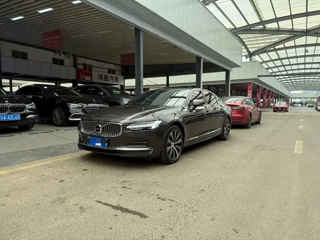 Volvo S90 — фото 1