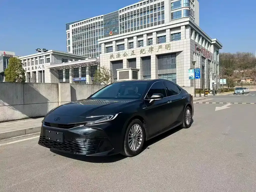 Toyota Camry — фото 7