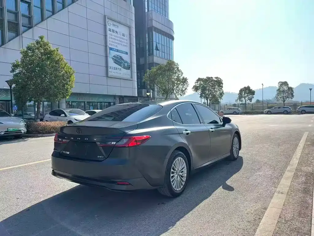 Toyota Camry — фото 9