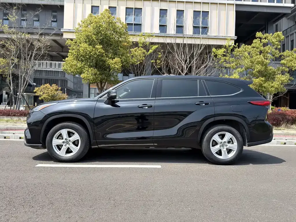Toyota Highlander — фото 7