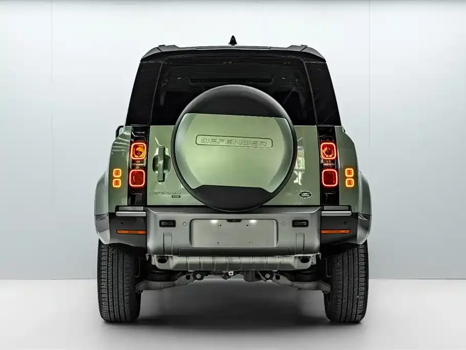 Land Rover Defender — фото 10
