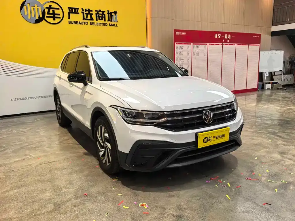 Volkswagen Tiguan L — фото 3