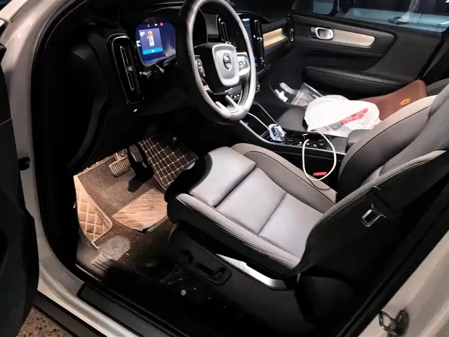 Volvo XC40 2023 из CN, фото 2