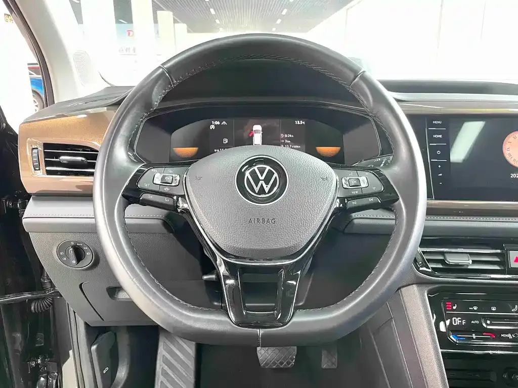 Volkswagen Tharu — фото 10