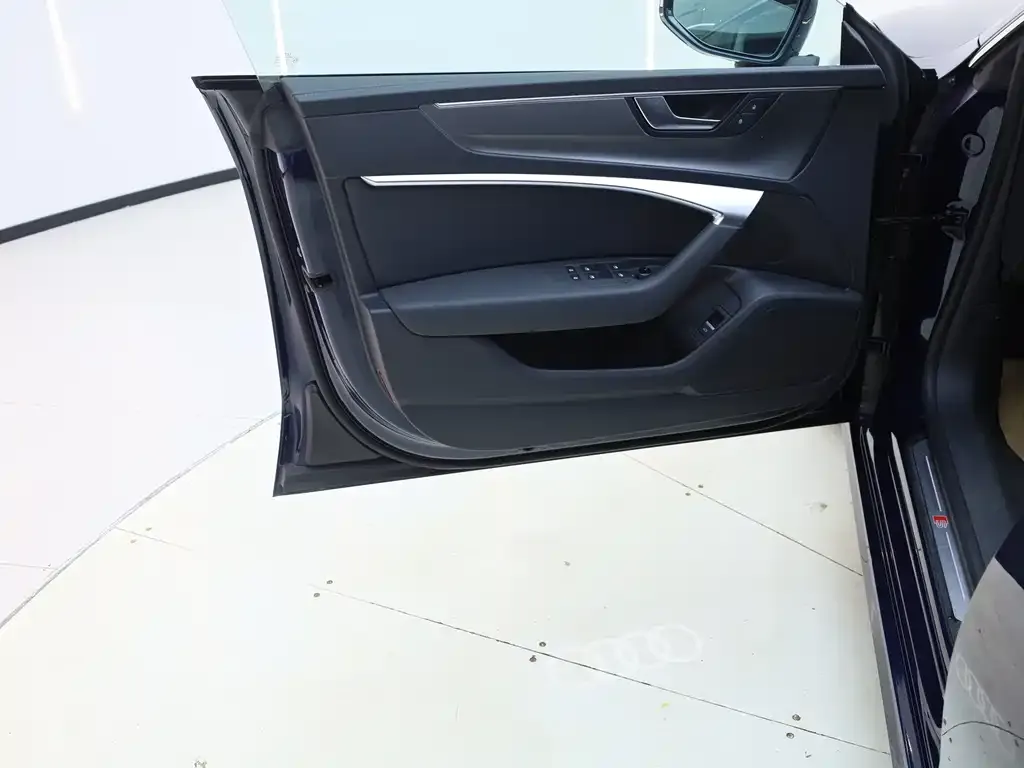 Audi A7L 2024 из CN, фото 6