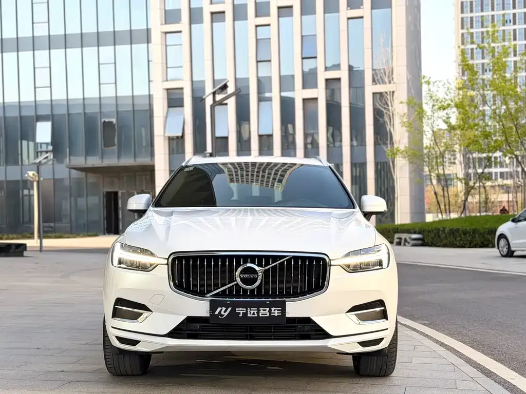 Volvo XC60 — фото 8