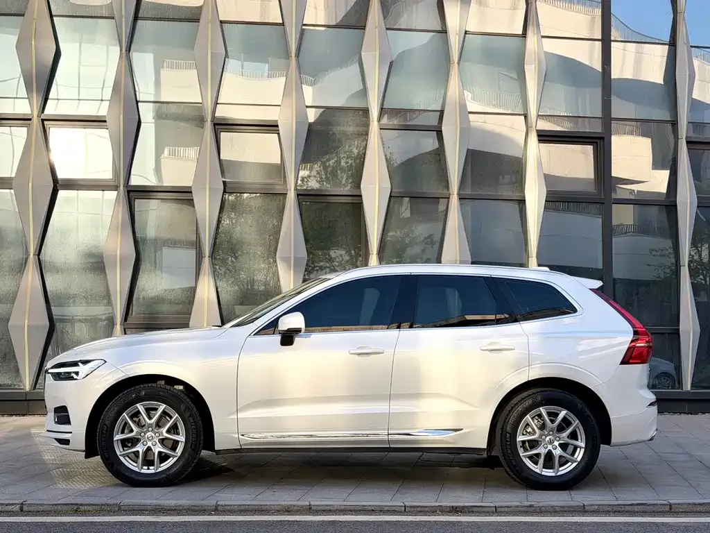 Volvo XC60 — фото 10