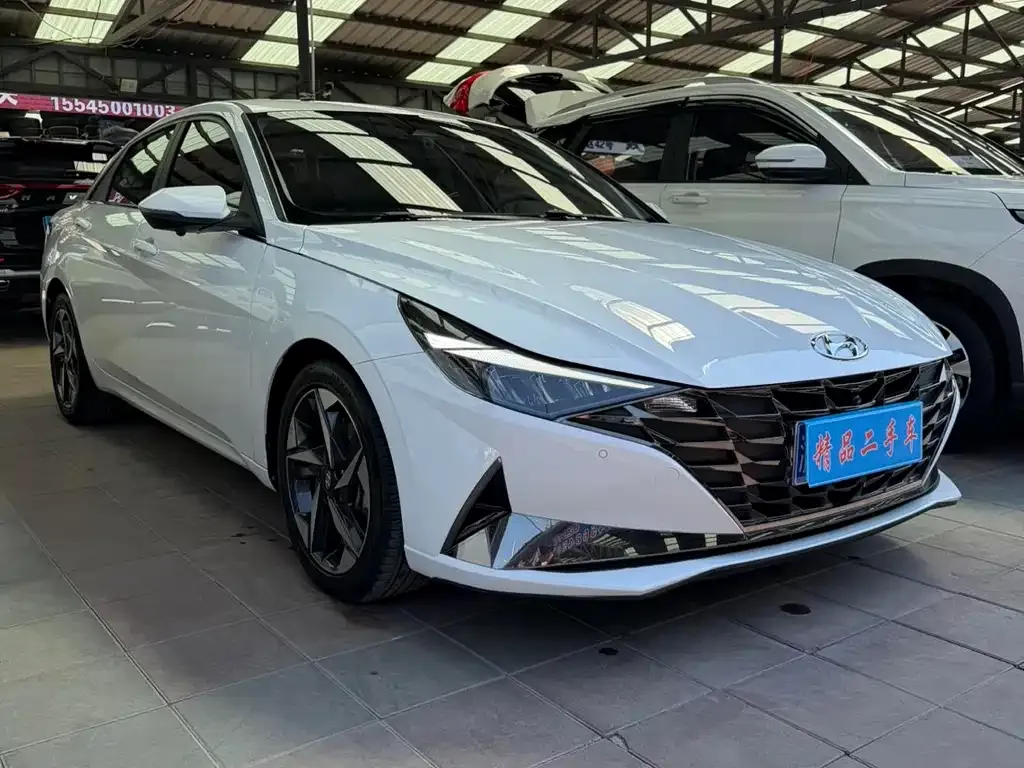 Hyundai Elantra — фото 2