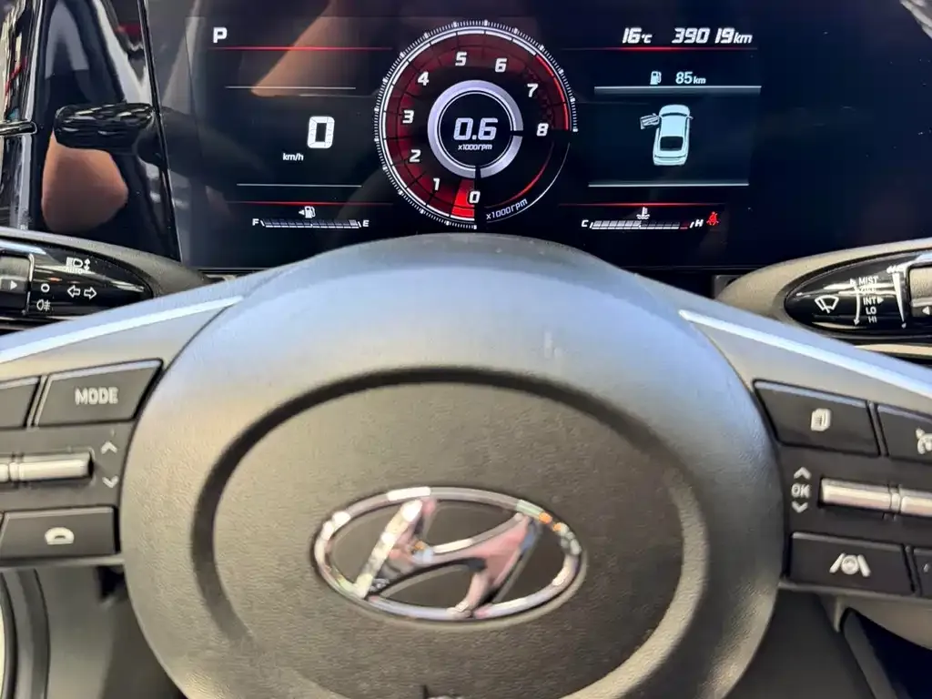 Hyundai Elantra — фото 7