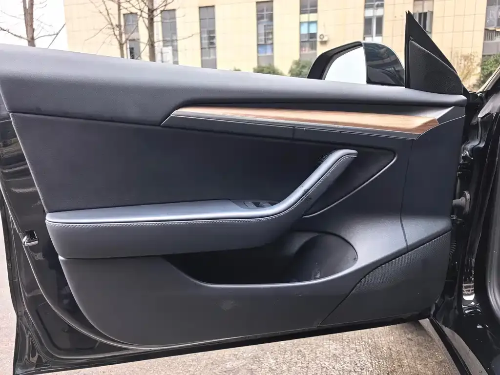 Tesla Model 3 — фото 5