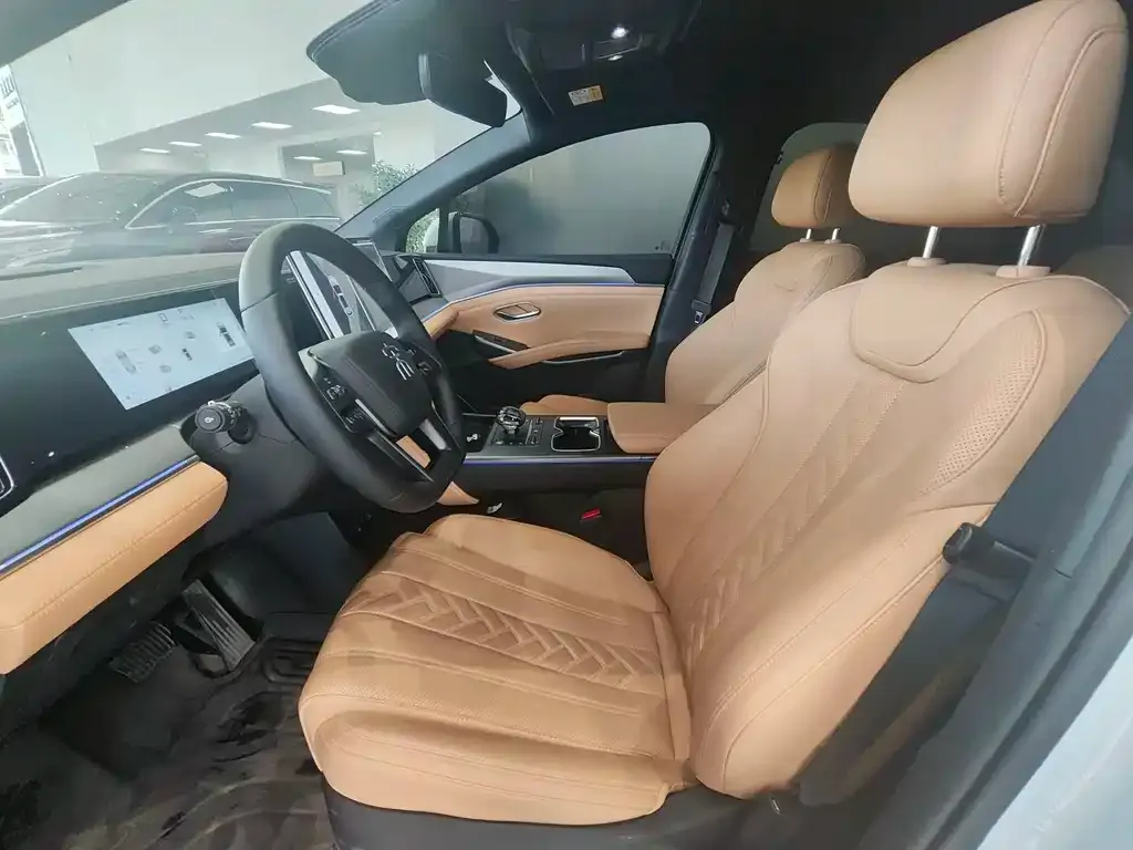 BYD L DM-i — фото 9