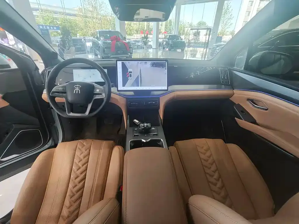 BYD L DM-i — фото 8