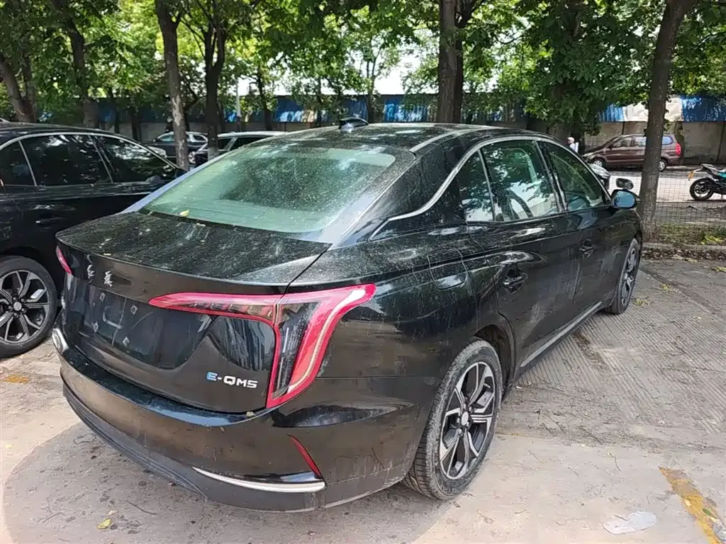 Hongqi E-QM5 — фото 5