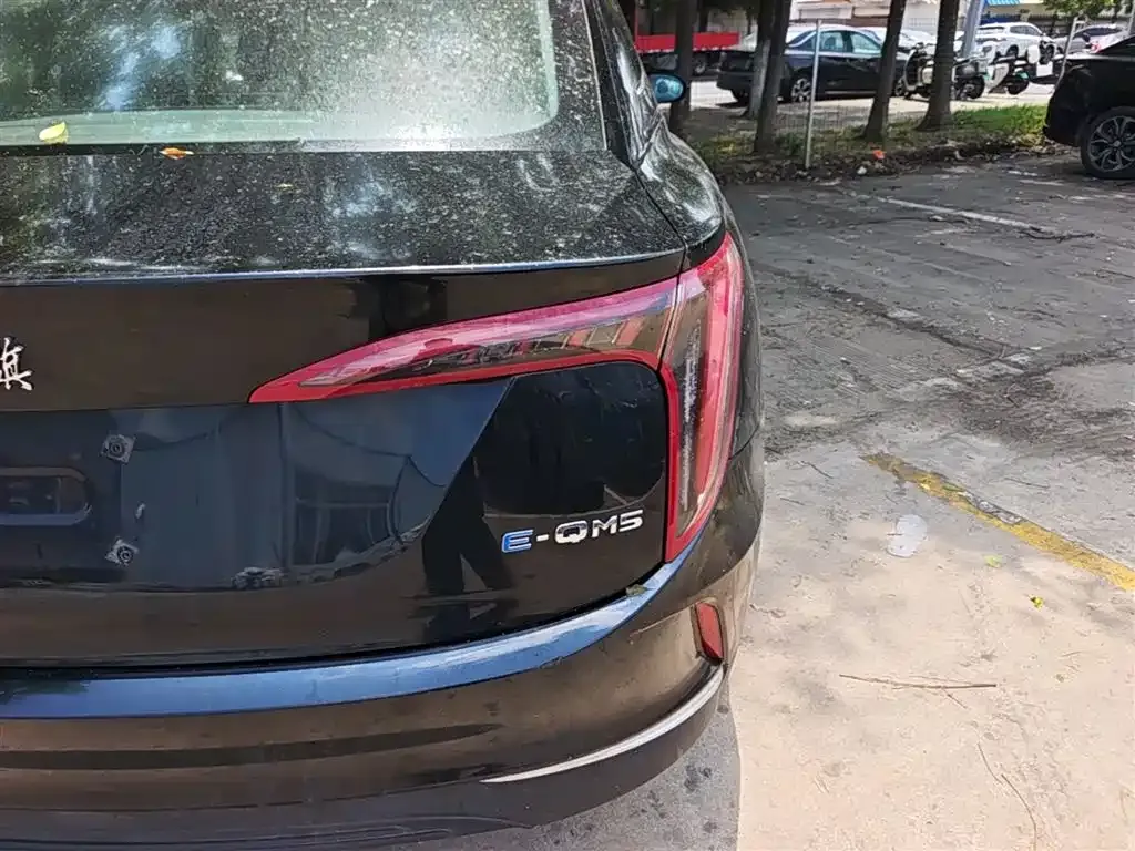 Hongqi E-QM5 — фото 3