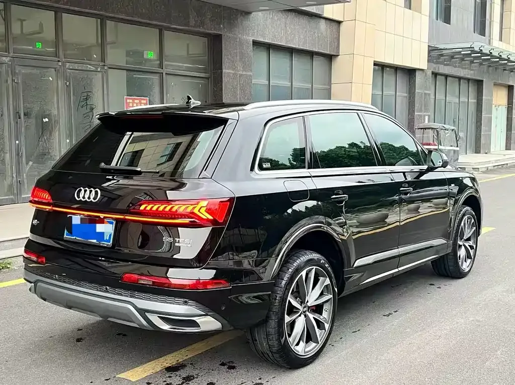 Audi Q7 — фото 8