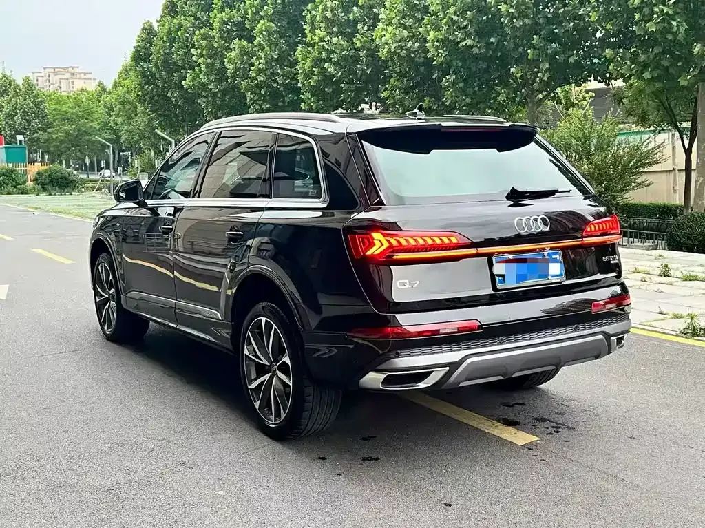 Audi Q7 — фото 9