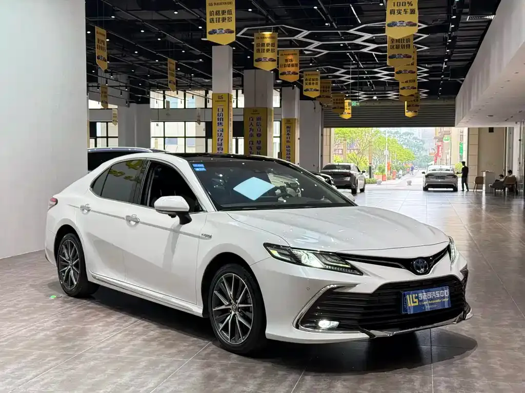 Toyota Camry — фото 5