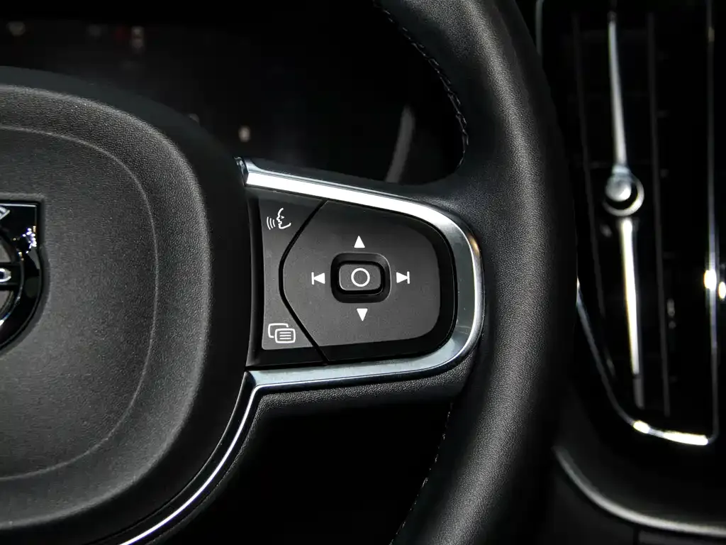 Volvo XC60 — фото 10