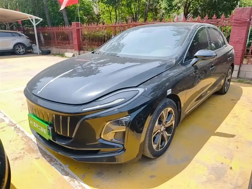 Hongqi E-QM5