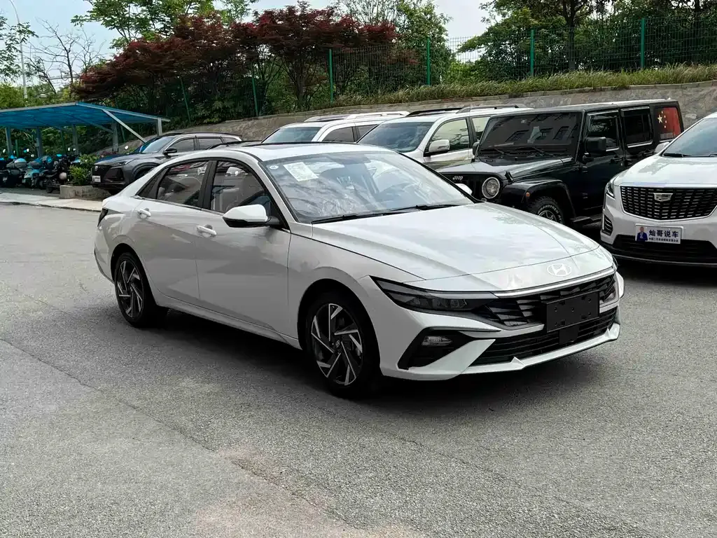 Hyundai Elantra — фото 6