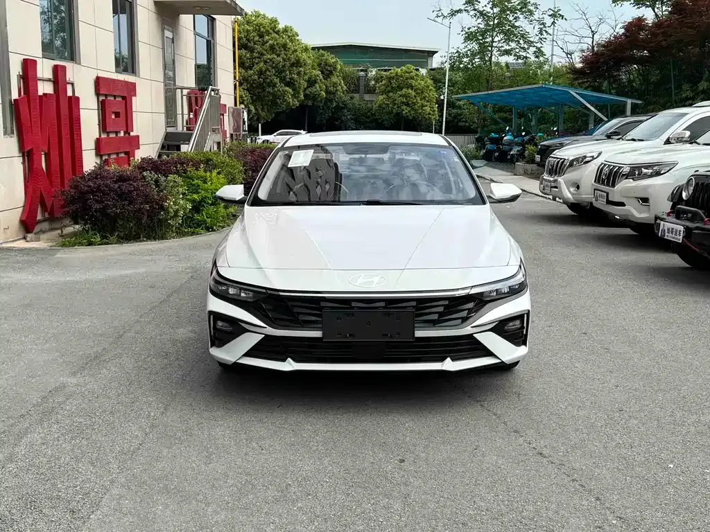 Hyundai Elantra — фото 8