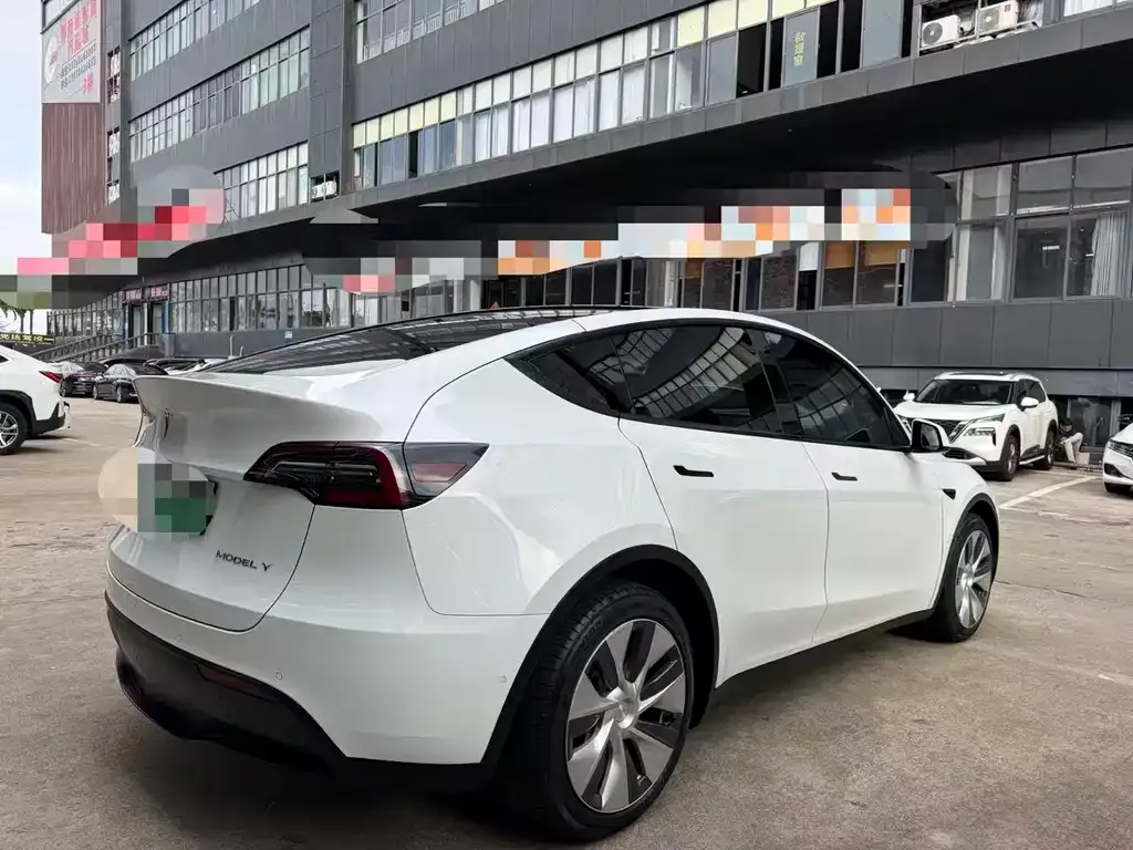 Tesla Model Y — фото 7