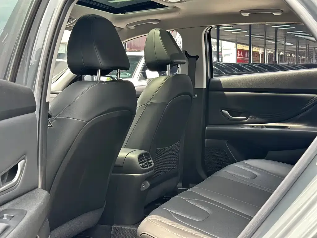 Hyundai Elantra 2022 из CN, фото 2