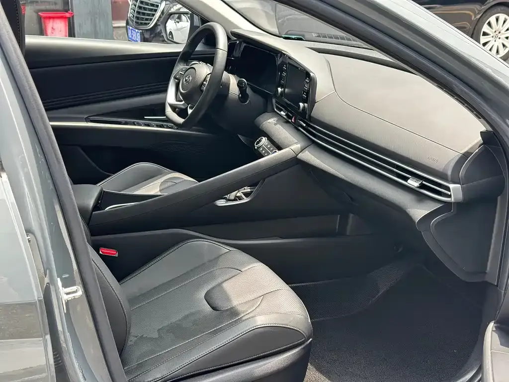 Hyundai Elantra 2022 из CN, фото 3