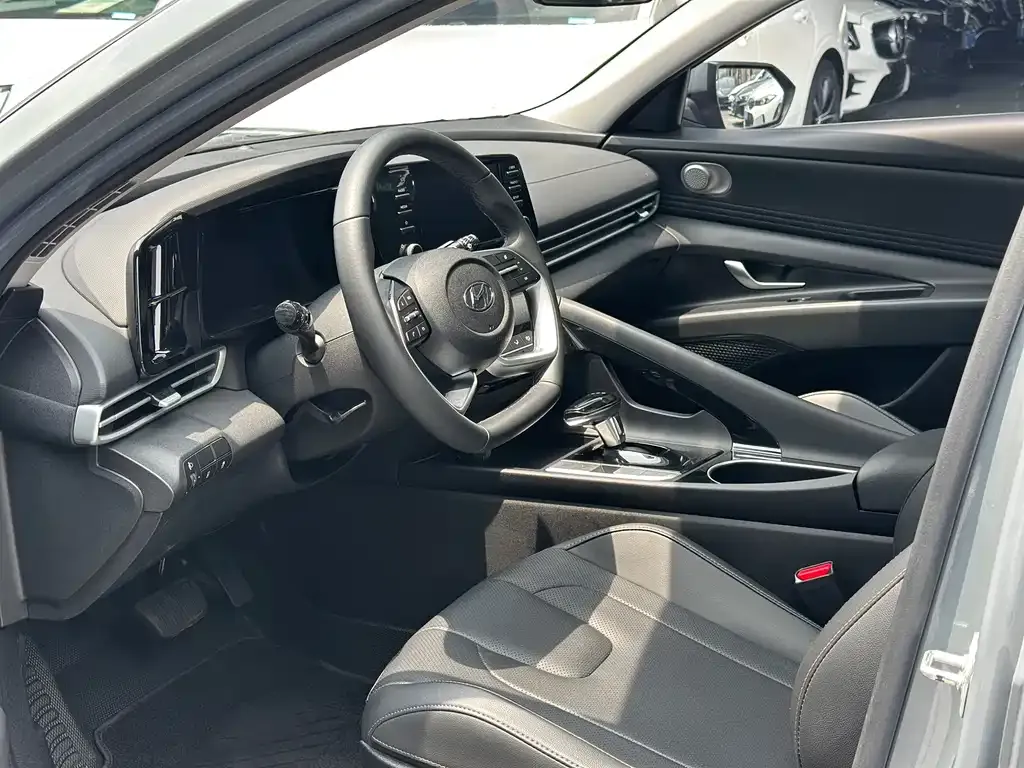 Hyundai Elantra 2022 из CN, фото 4