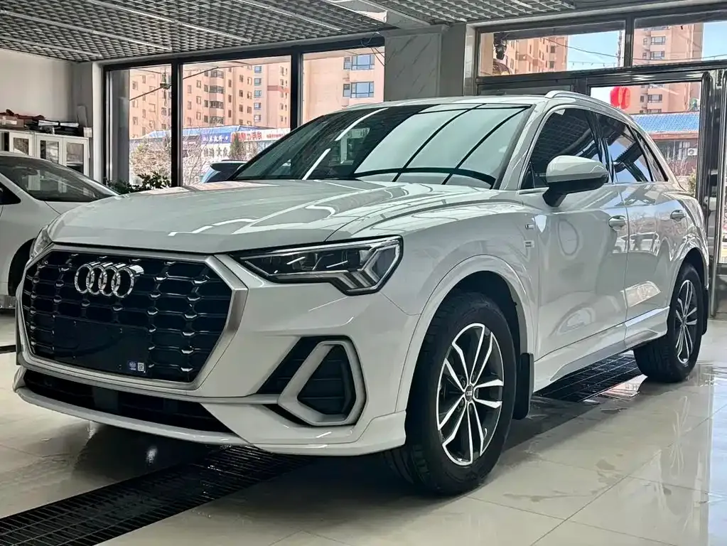 Audi Q3 — фото 1