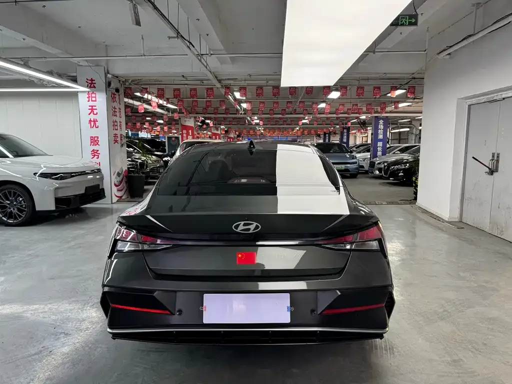 Hyundai Elantra — фото 10
