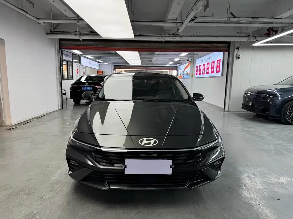 Hyundai Elantra — фото 2