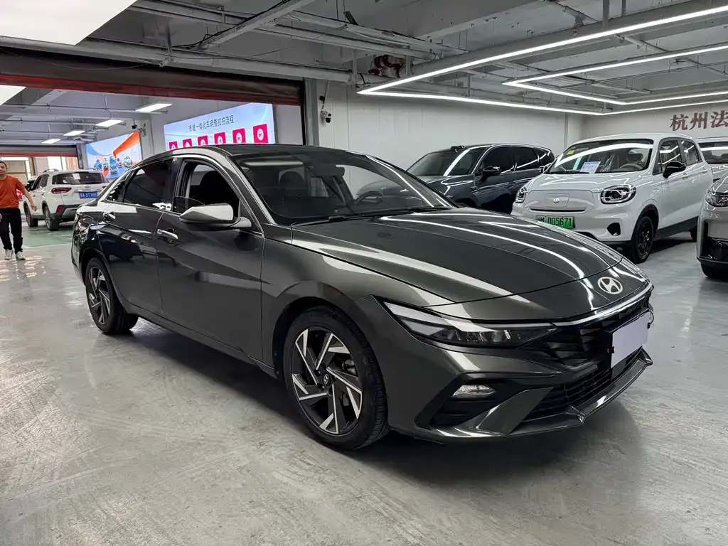 Hyundai Elantra — фото 3