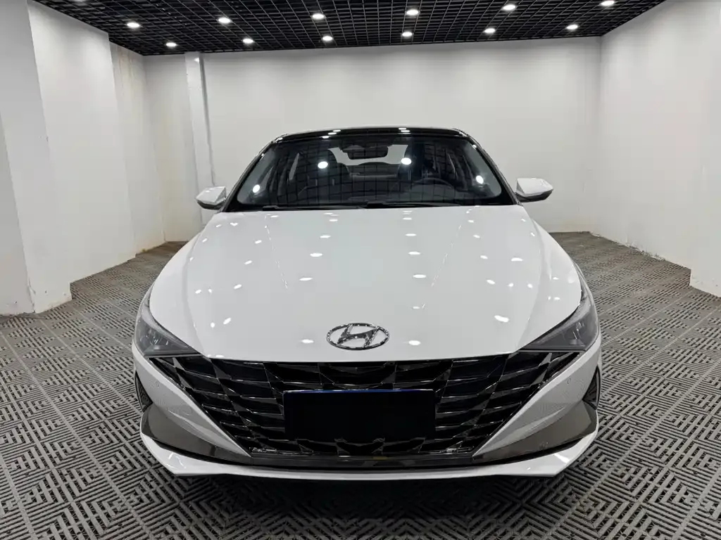 Hyundai Elantra — фото 2