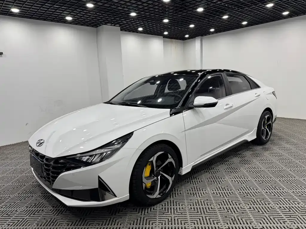 Hyundai Elantra — фото 5