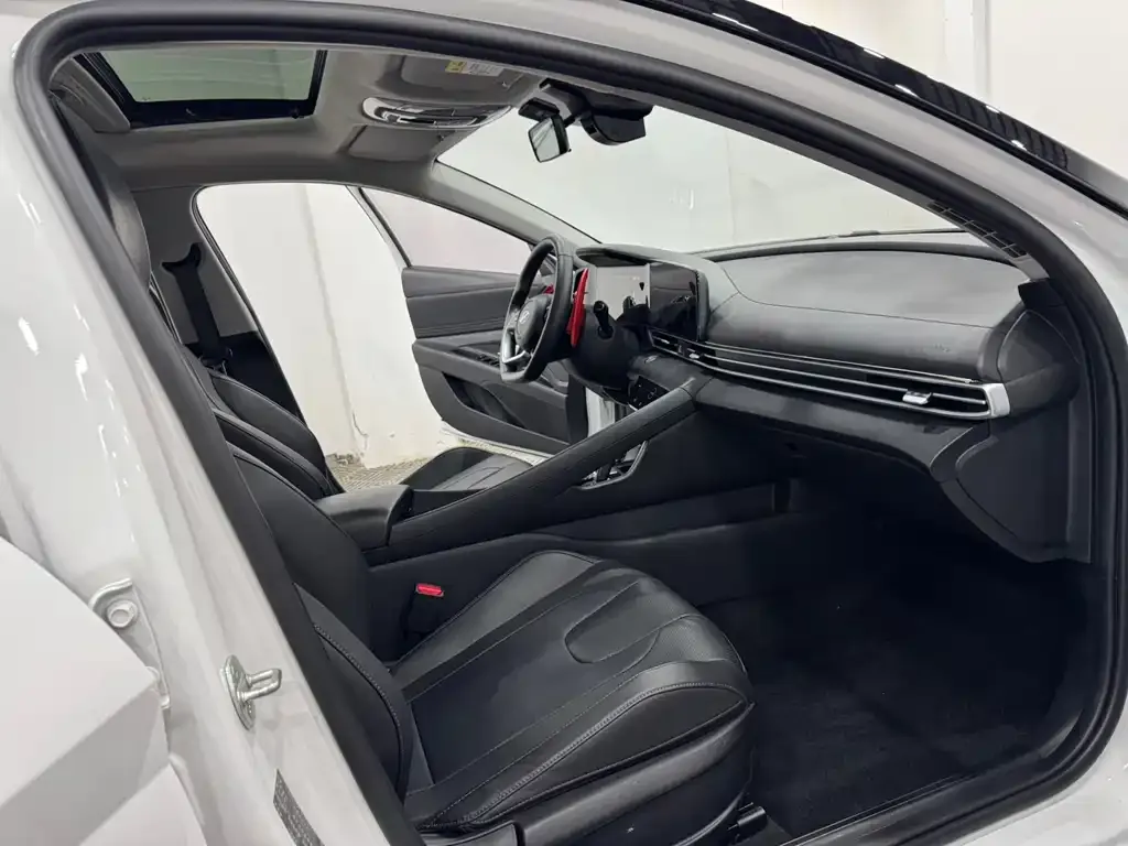 Hyundai Elantra — фото 6