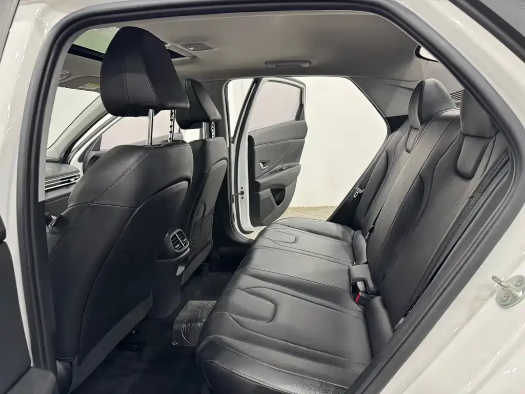 Hyundai Elantra — фото 3