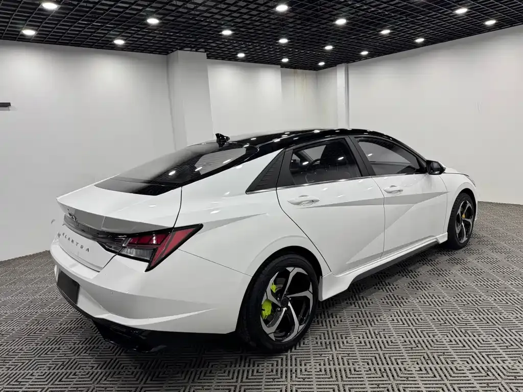 Hyundai Elantra — фото 7