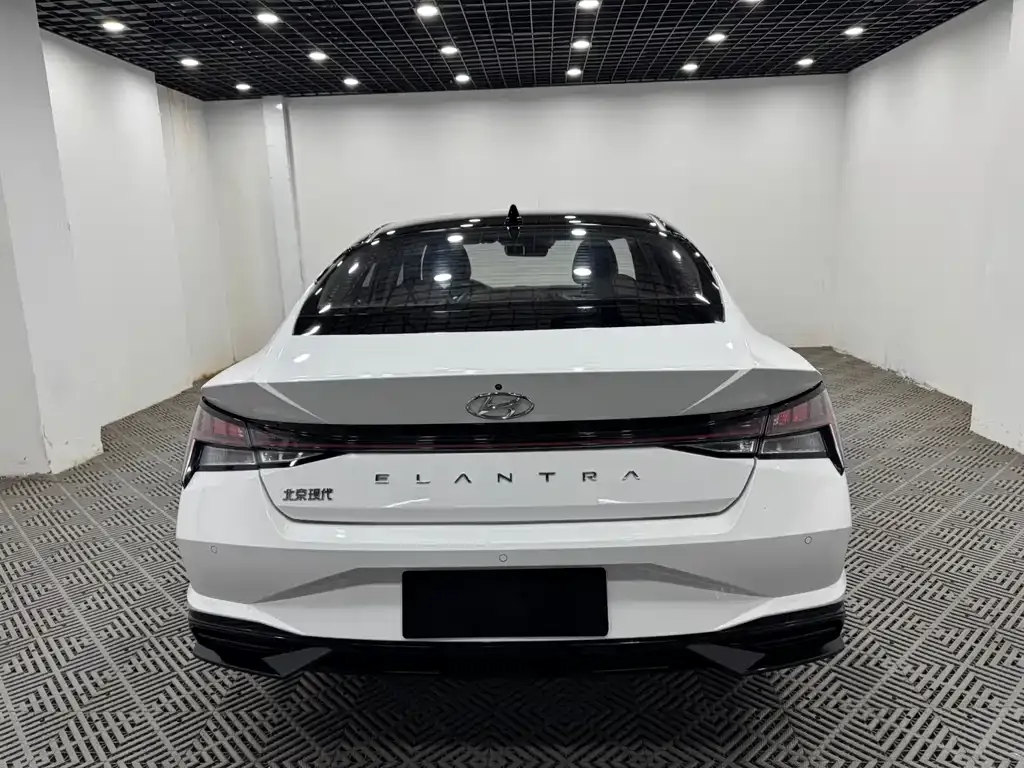 Hyundai Elantra — фото 4
