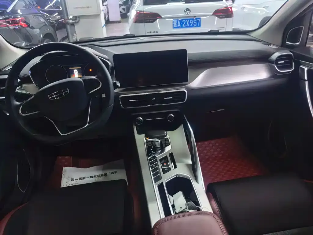 Geely Binyue — фото 10