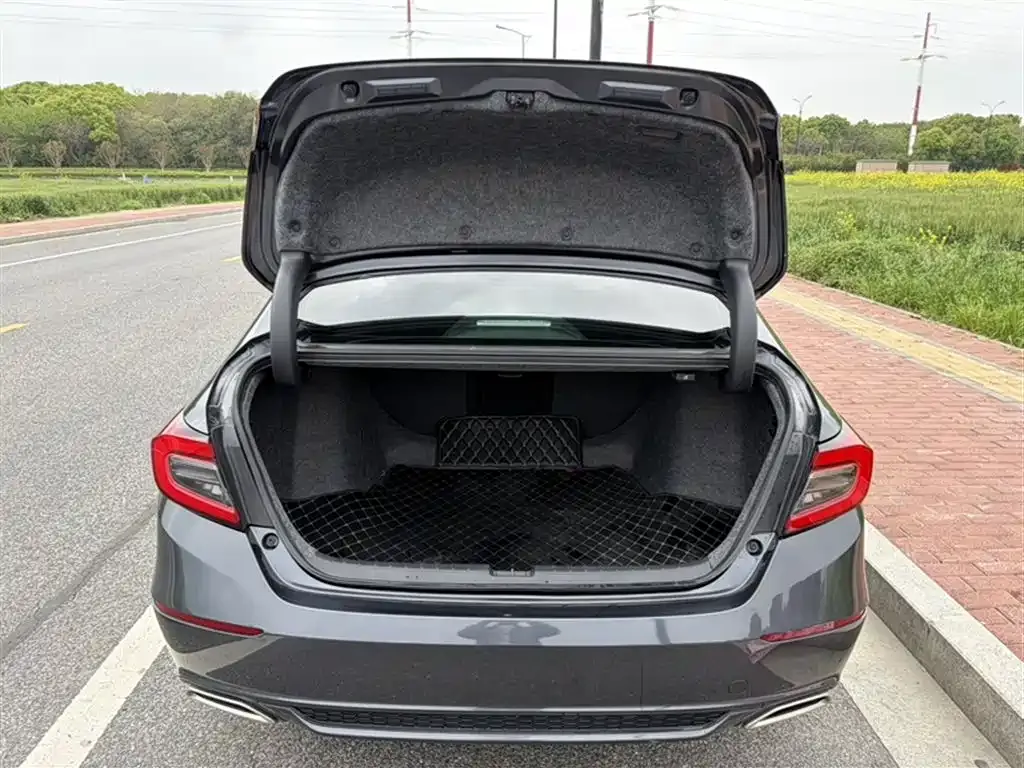 Honda Accord — фото 10