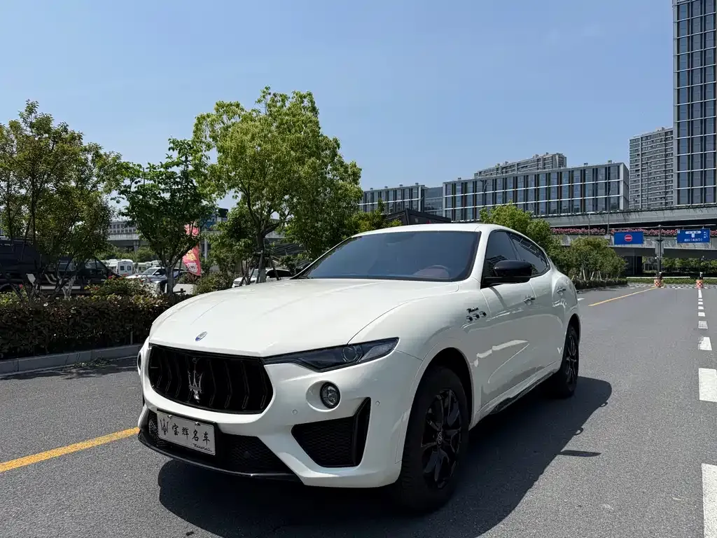 Maserati Levante — фото 1