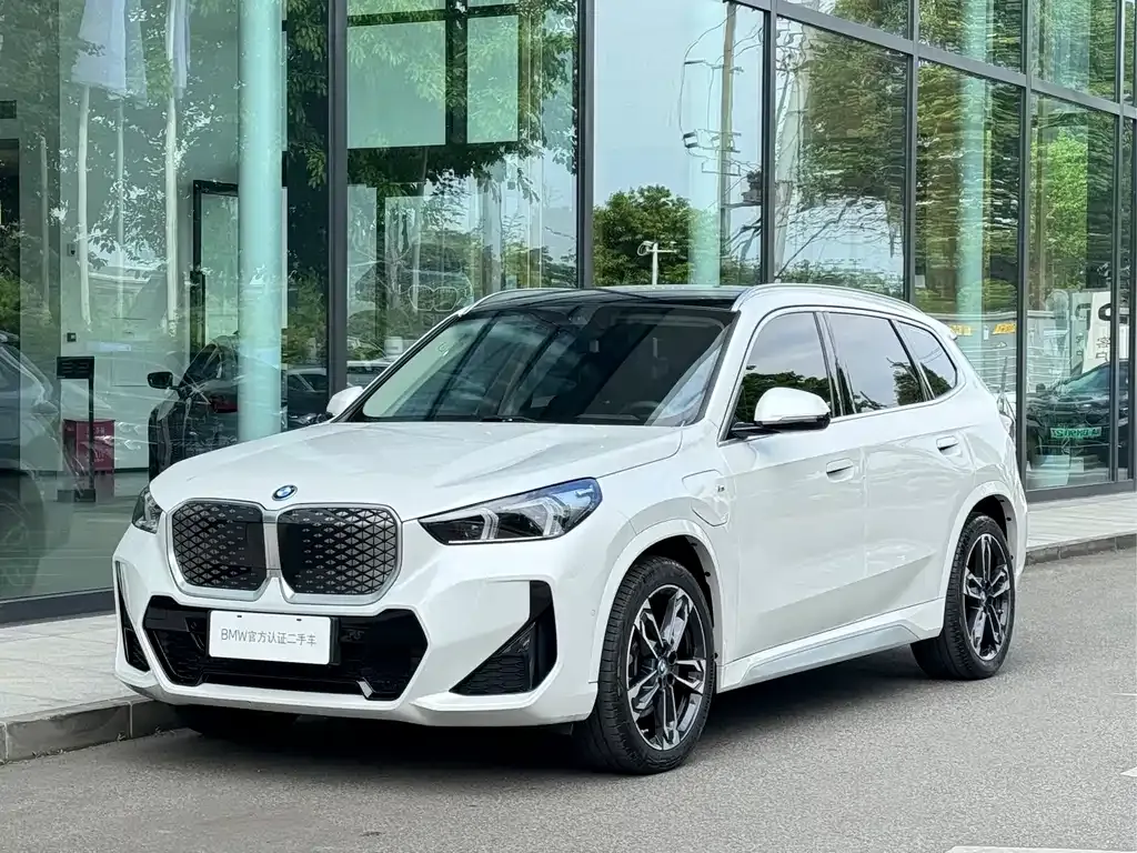 BMW iX1