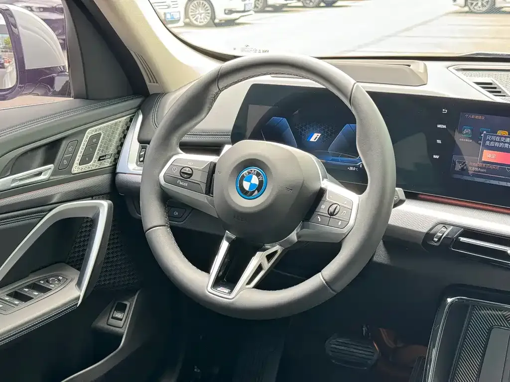 BMW iX1 2024 из CN, фото 6