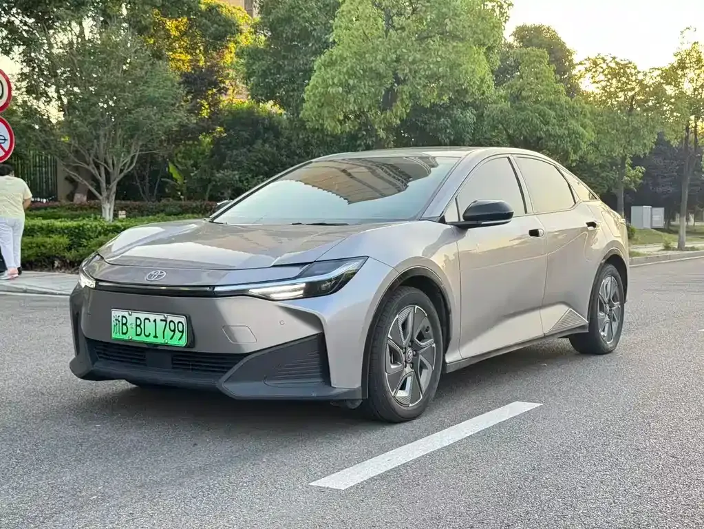 Toyota bZ3 — фото 1