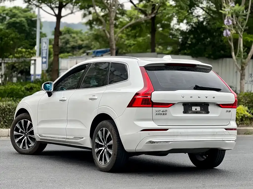 Volvo XC60 2023 из CN, фото 8