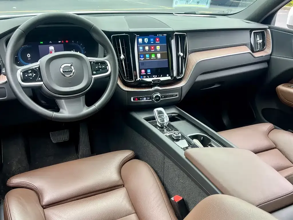 Volvo XC60 2023 из CN, фото 4