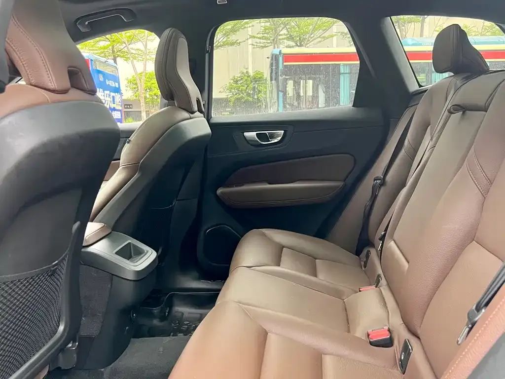 Volvo XC60 2023 из CN, фото 6