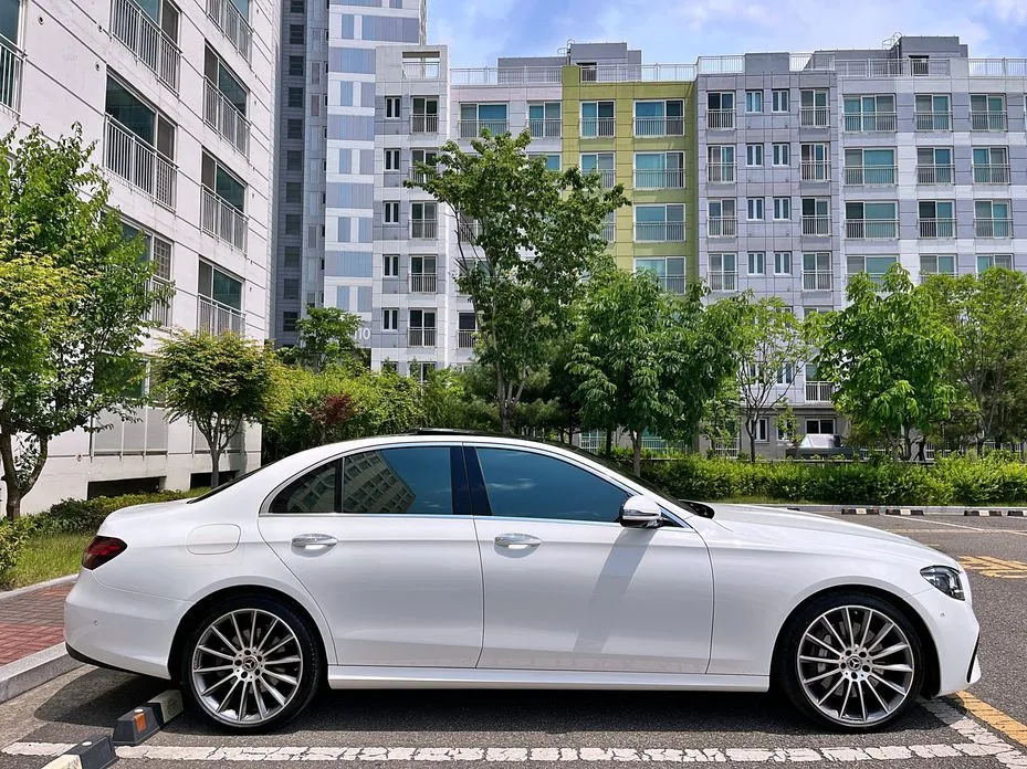 Mercedes-Benz E-Class — фото 9