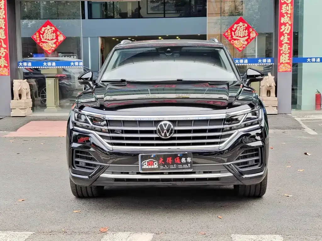 Volkswagen Touareg — фото 9